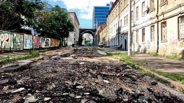 С сегодняшнего дня ограничено движение по Деволановскому спуску (видео)