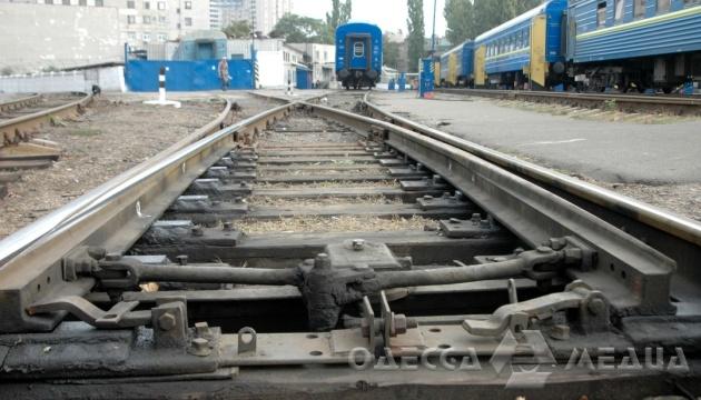 В Одессе на улице 7-й Пересыпской поезд сбил мужчину (фото)