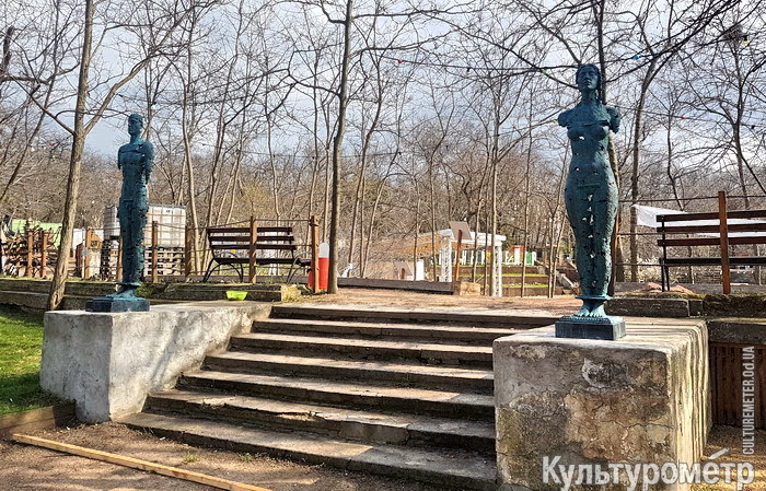 В Зелёном театре готовят к открытию выставку современного искусства (фото)