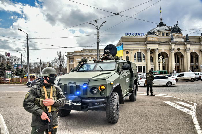 В Одессе замечены броневики с пулеметчиками – это антитеррористические учения