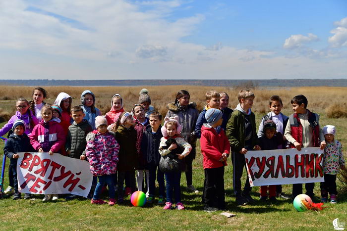 Под Одессой дети просили защитить Куяльник от постройки 4-х полосного шоссе