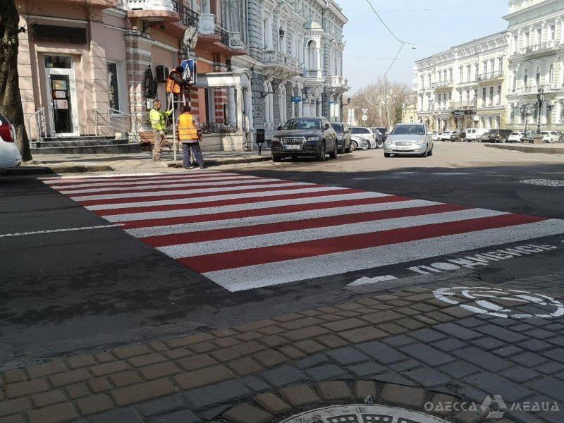 В Одессе появились несколько новых дорожных разметок (фоторепортаж)