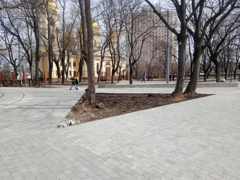 Благоустройство Алексеевского сквера планируют завершить до начала мая (фоторепортаж)