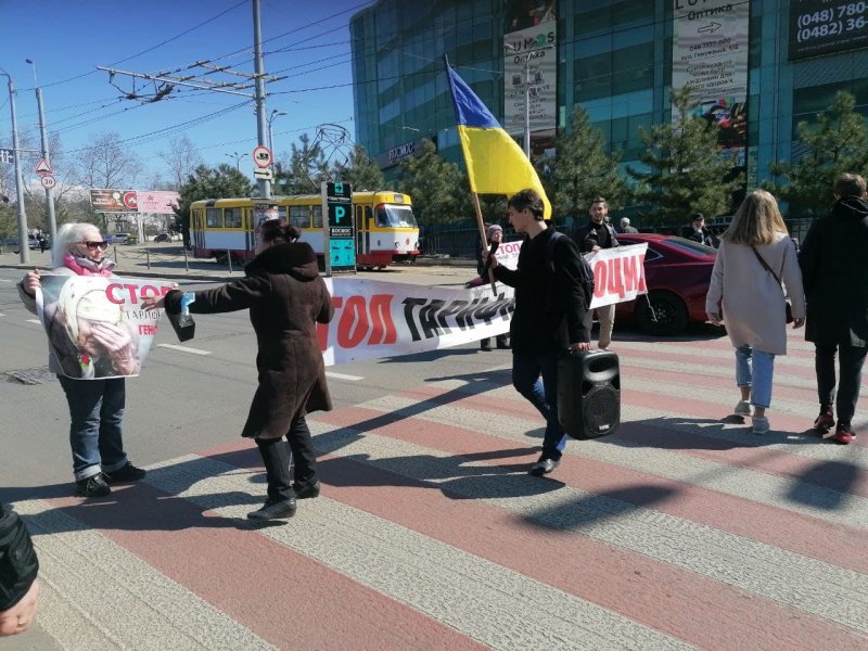 Активисты устроили митинг против «тарифного геноцида» и перекрыли улицу на площади 10 Апреля