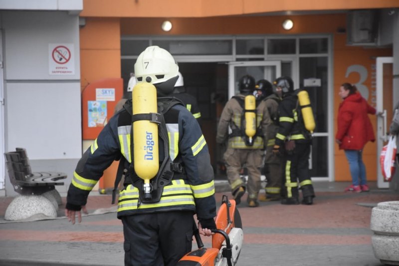 Одесские спасатели ликвидировали возгорание в ЖК «Апельсин»: эвакуировали 55 человек (фоторепортаж)