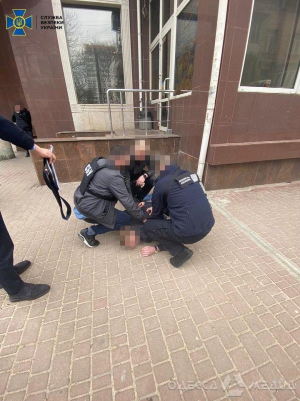 В Одесской области СБУ задержала работника госфискальной службы при получении взятки (фото)