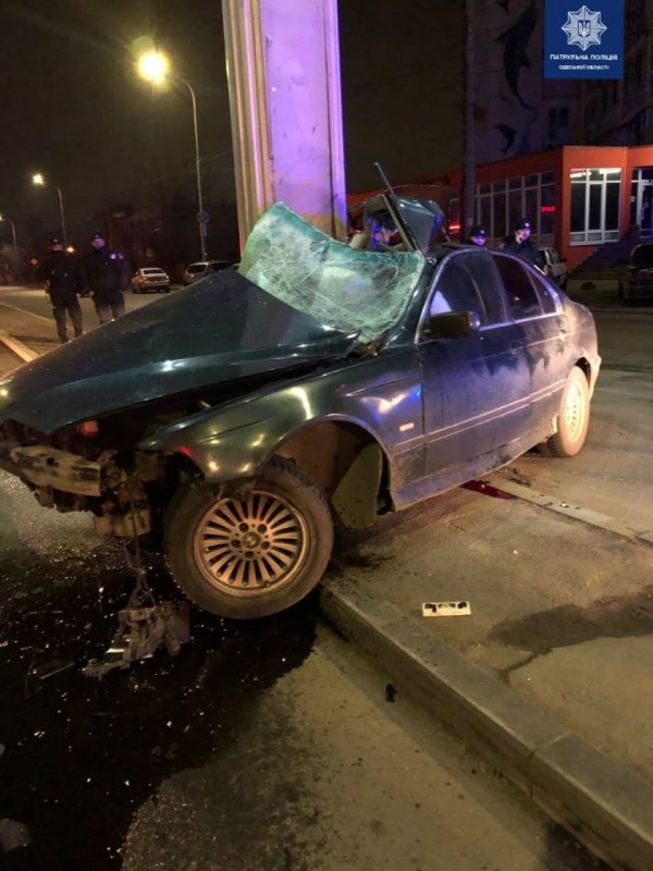 Со вчерашнего вечера в Одессе на улице Рихтера произошли две аварии со смертельным исходом (фото)