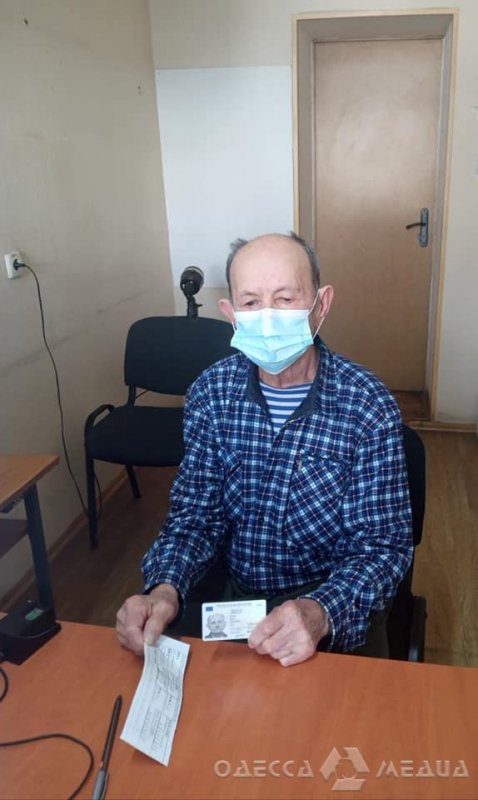 Житель Одесской области получил свой первый паспорт в 85 (фото)