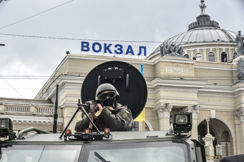 В Одессе проходят учения Национальной гвардии: в городе замечены БТРы (фоторепортаж)
