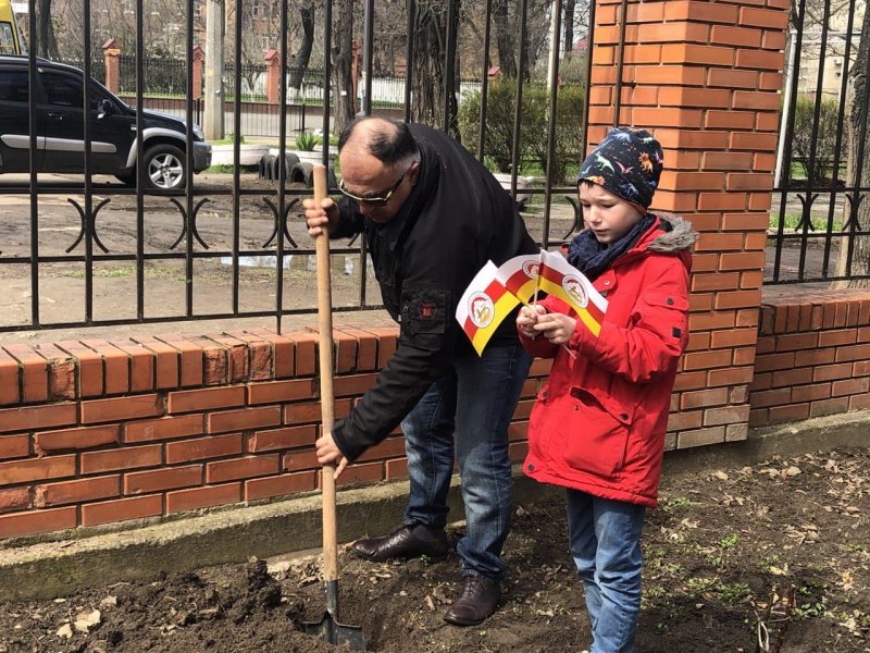 Представители национально-культурных обществ Одесской области провели субботник (фоторепортаж)