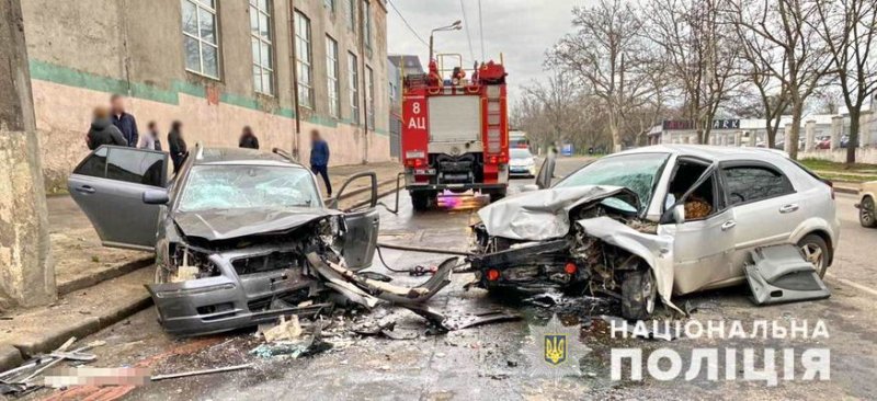 Лобовая авария на Мельницкой: один погиб, трое в больнице