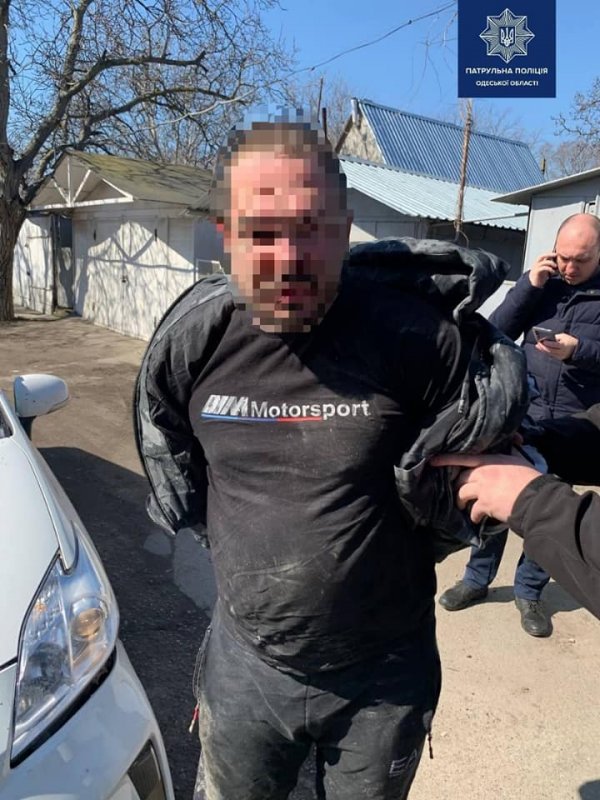 В Одессе пьяный водитель BMW протаранил автомобиль патрульных (фото, видео)