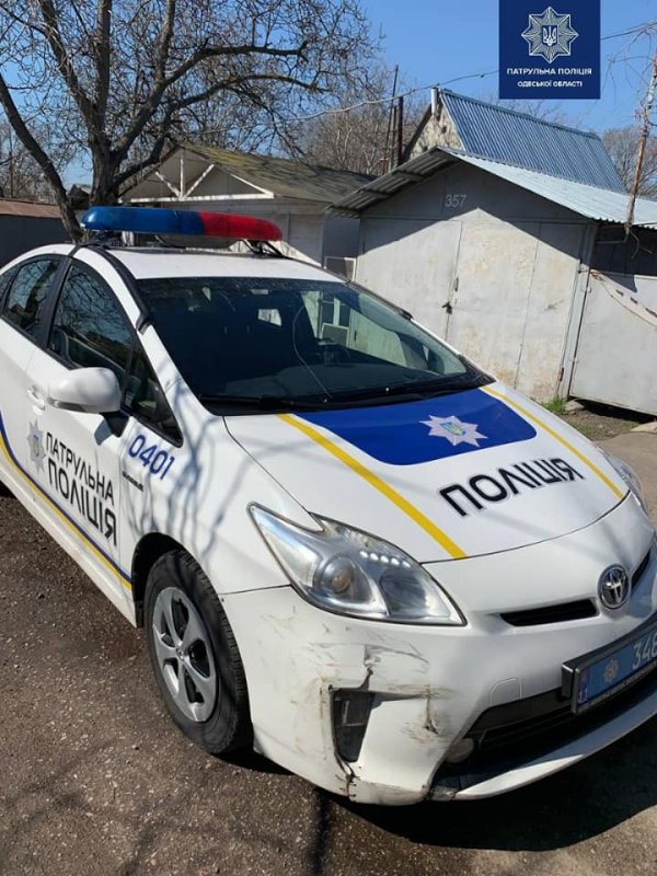 В Одессе пьяный водитель BMW протаранил автомобиль патрульных (фото, видео)