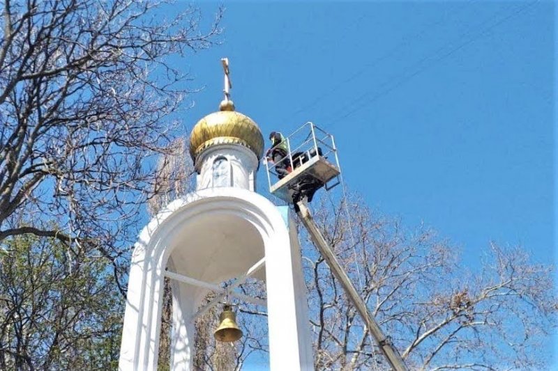 Одесским памятникам устраивают весенний душ (фото)