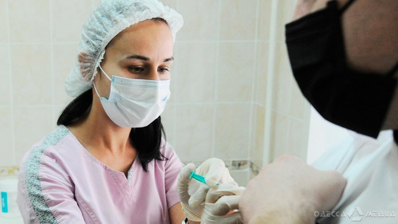 К работе в «ковидных» больницах Одесской области привлекли сотни студентов
