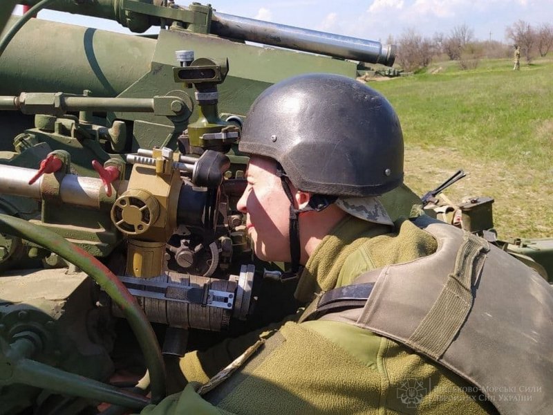В Одесской области прошли учения артиллеристов ВМСУ: отработали стрельбы при обороне побережья (фоторепортаж)
