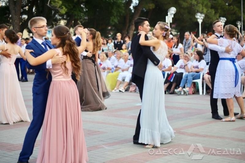 В этом году выпускные вечера в школах Одесского региона проведут без зрителей