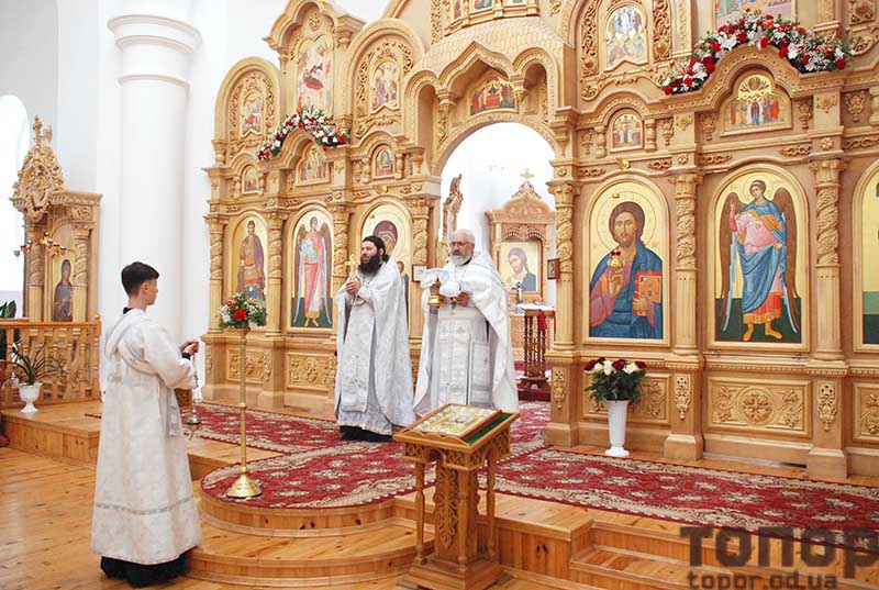 В Болграде начали освящение пасхальных приношений
