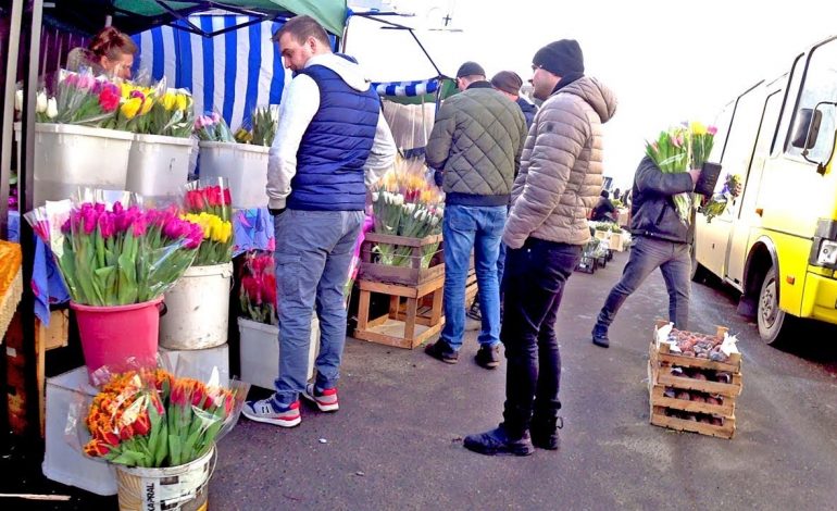 Известный одесский цветочный рынок на Привозе сносят
