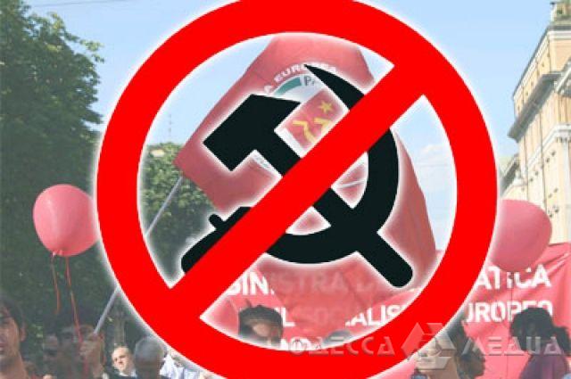 В Одессе полицейские задержали мужчину с коммунистической символикой