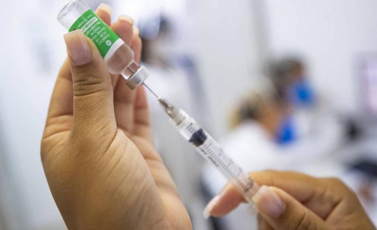 Минздрав отказался от внеочередной вакцинации общественников