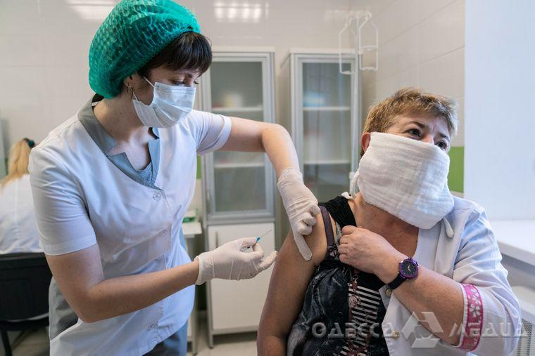 В Одесском регионе за среду сделали 1038 прививок от коронавируса