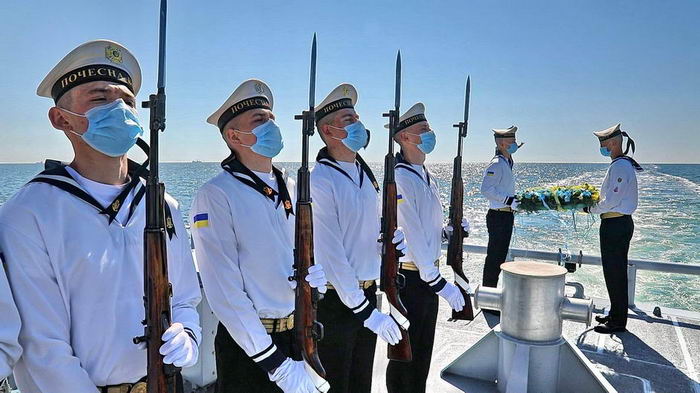 Одесские моряки отдали честь павшим во Второй мировой войне