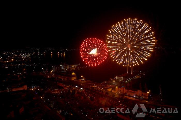 9 мая в Одессе завершилось праздничным фейерверком (видео)