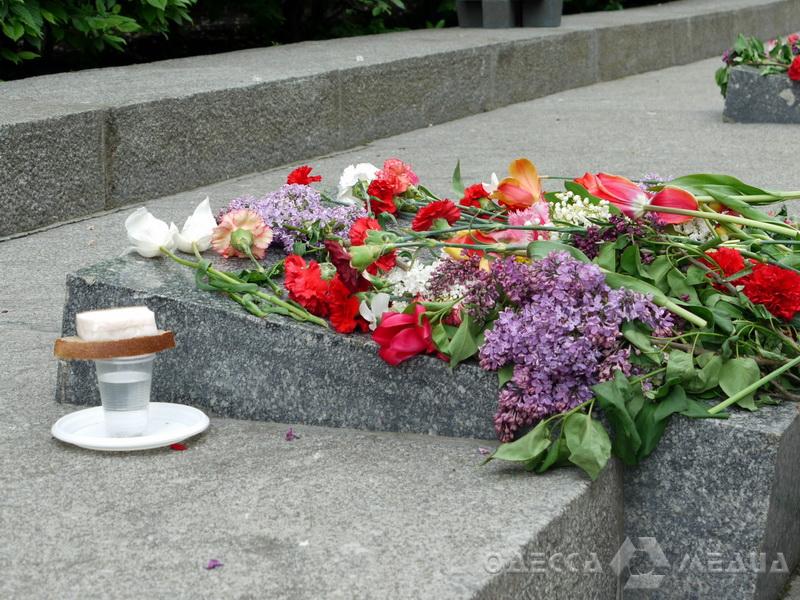 Под Одессой госпитализировали 6-летнего мальчика, выпившего водку на кладбище