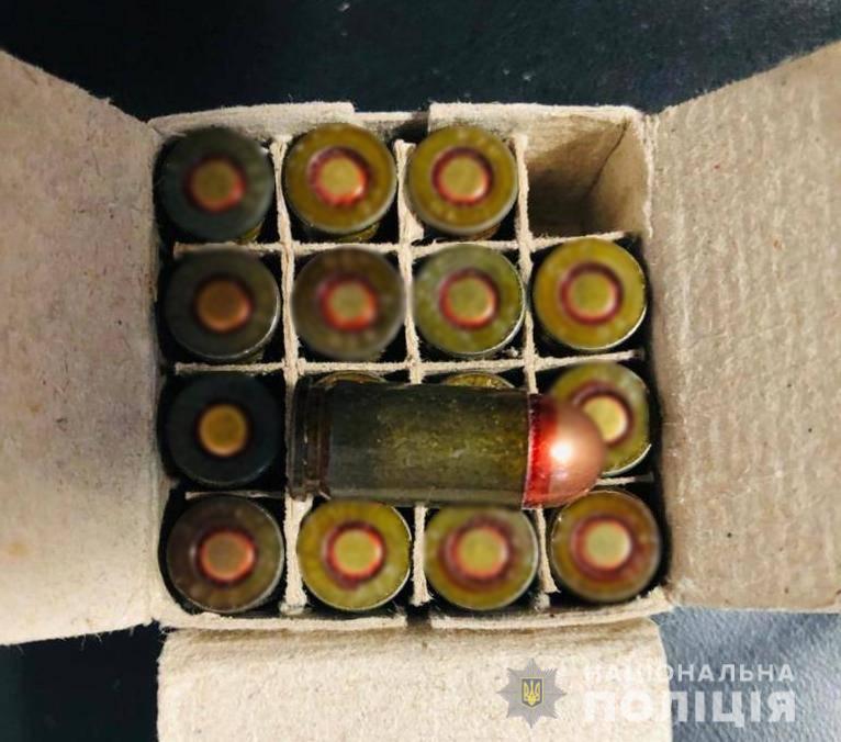 Правоохранители обнаружили у жителя Одесского региона оружие и боеприпасы: мужчине грозит от 3 до 7 лет тюрьмы (фото)