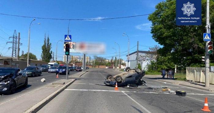 В Малиновском районе перевернулся автомобиль – пострадал водитель