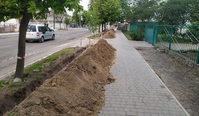 Более двух километров подземного кабеля меняют в Белгороде-Днестровском