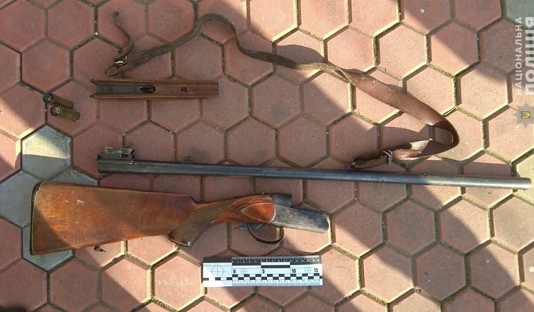 Троим жителям Болградского района грозит срок за хранение оружия и распространение наркотиков