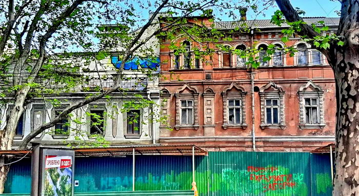 Одесситы вышли на митинг против сноса памятников архитектуры на Ришельевской