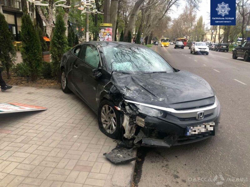На проспекте Шевченко автомобиль Honda отбросило на 60-летнего пешехода (фото)