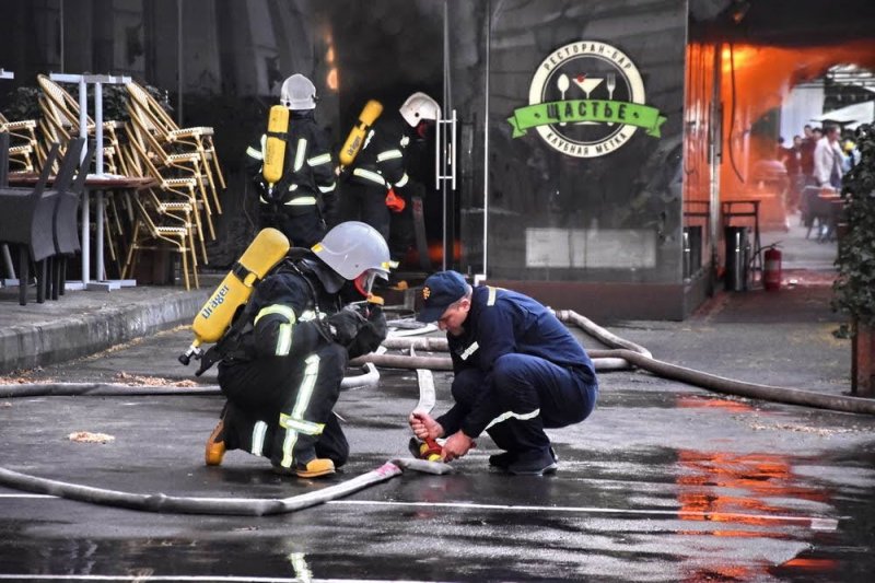 Во время пожара в ресторане “Щастье” спасли 7 человек