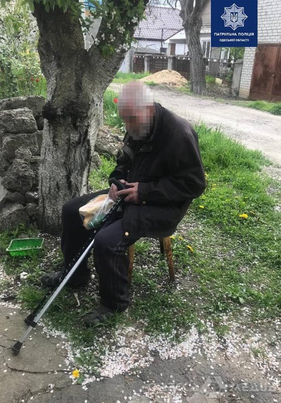 Одесские патрульные вернули домой пропавшего 79-летнего мужчину (фото)