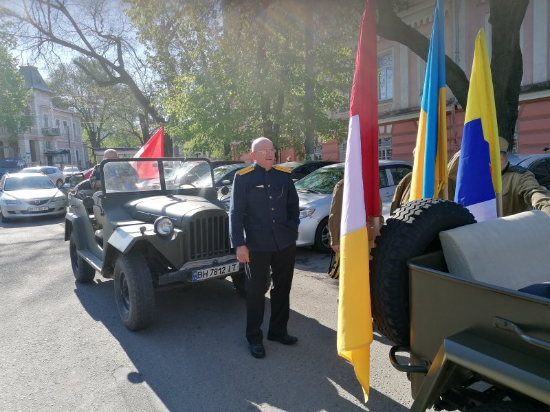 В Одессе проходит возложение цветов к памятнику Неизвестному матросу (фоторепортаж)