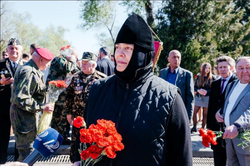 В День Победы одесситы чествовали ветеранов и возлагали цветы к воинским мемориалам