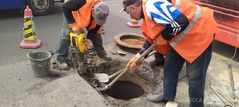 Внимание, на дорогах Одессы ремонтируют ливневки (фото, адреса)