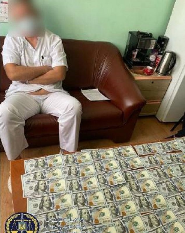 Кардиохирурга Одесской областной больницы задержали за взятку
