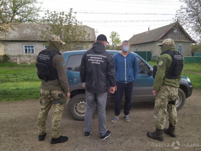 Одесские пограничники поймали молдаванина, которого уже 5 лет разыскивает Интерпол (фото)