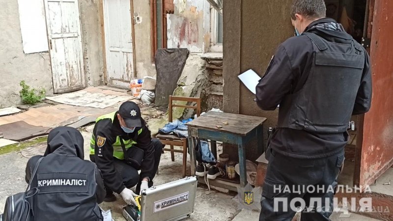 Задушил ремнем и спрятал труп в диване: в Киеве задержан убийца одессита (фото, видео)