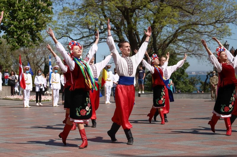 В Одессе торжественно подняли флаг ЕС (фото)