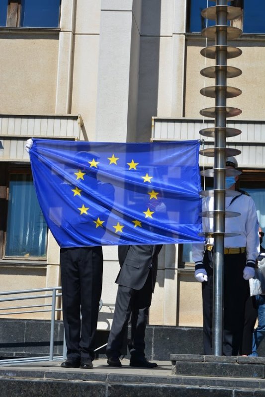 В Одессе торжественно подняли флаг ЕС (фото)
