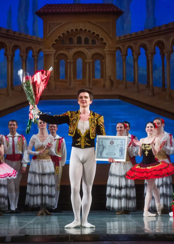 Солист Одесского театра оперы и балета установил Национальный рекорд (фото)