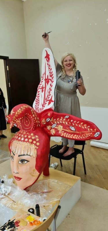 Художница из Одессы Ольга Адам представила Украину на международном фестивале в Азербайджане на заминированных териториях Карабаха