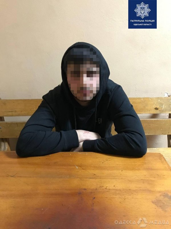 В Одессе 20-летний парень управлял автомобилем в состоянии алкогольного опьянения и предлагал взятку полицейским