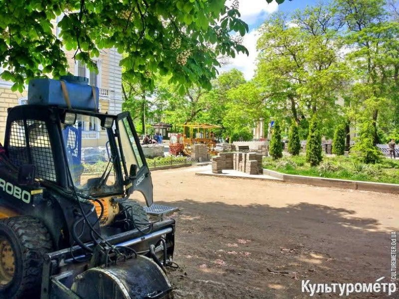 Приморский бульвар перекрыли из-за реконструкции (фото)