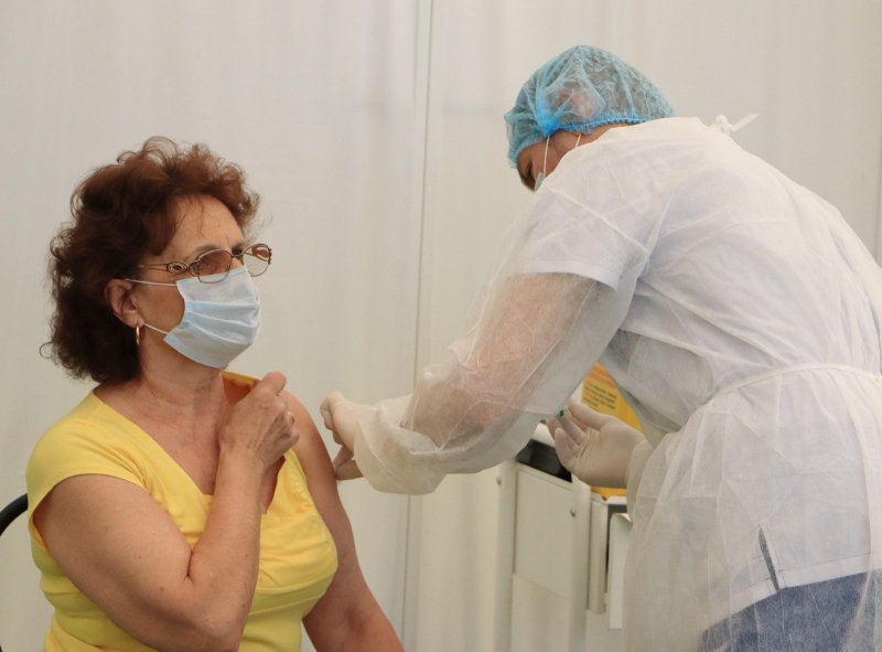 В первый день массовой вакцинации 377 одесситов получили прививку от коронавируса (фоторепортаж)